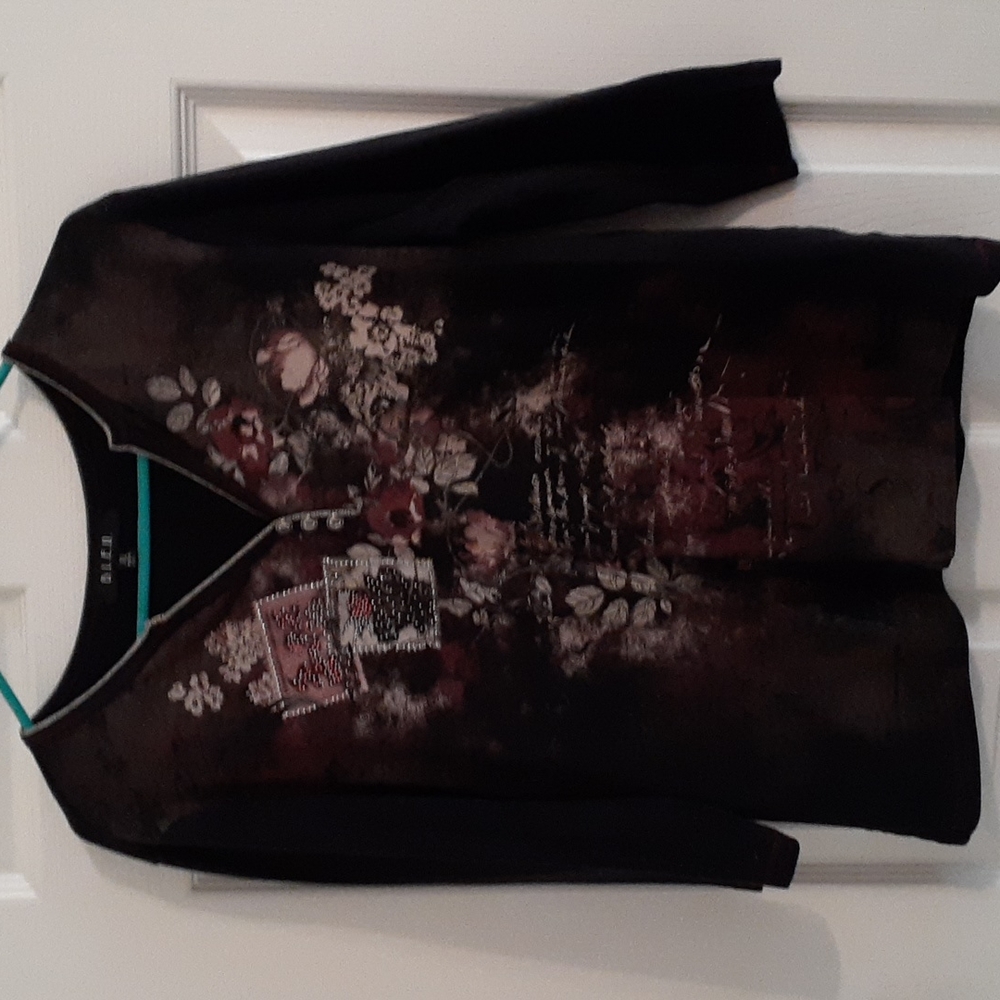 A lovely blouse by the company Bleu, it is 100% cotton, a size XL.